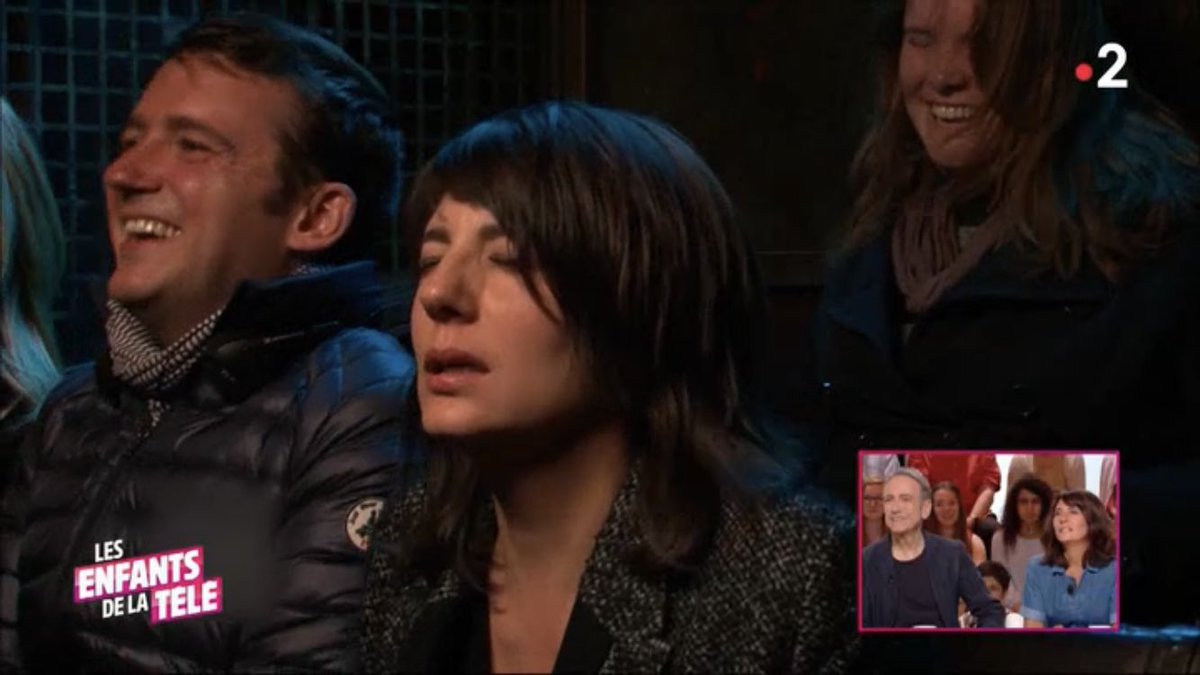 TeamEstelleD's tweet image. #TB Estelle Denis au bout de sa vie à Disneyland Paris 😂🤣 #LEDLT