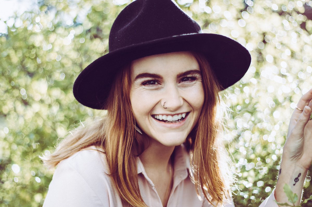 katehindlemusic's tweet photo. Laughing because I still don’t know how to use #Twitter ... #funny #HelpMeTweet #australiancountrymusic #altcountry #photography https://t.co/7cBeTJ7DPh