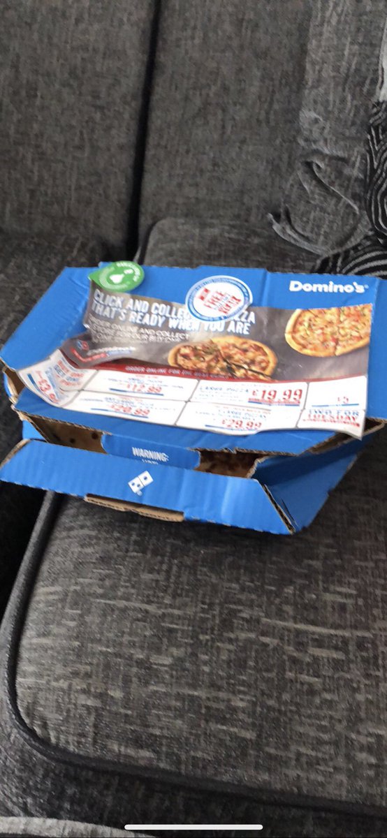 7ginge7's tweet photo. @Dominos_UK hi dominos your service today was absolutely diabolical my pizza turned up looking like it had been run over https://t.co/XtiBEcBuPX