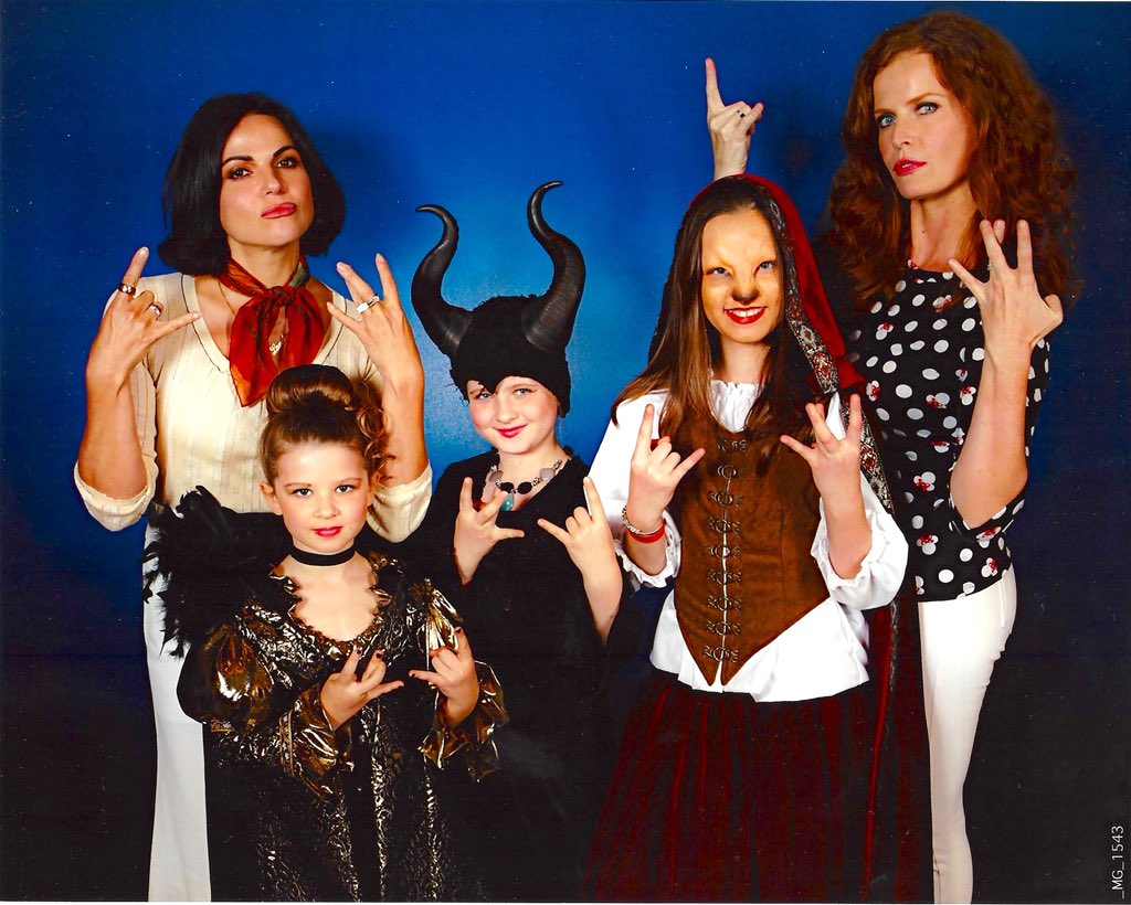 lgwinfl's tweet photo. It looks like the CURSE 🌪 is coming to Florida!! So creepy but super COOL! Wish you were on your way here too, @LanaParrilla & @bexmader We miss #Bexana ❤️💚 your #MiniEvilRegals & #MiniMyPretties https://t.co/XPSpvgzQZs