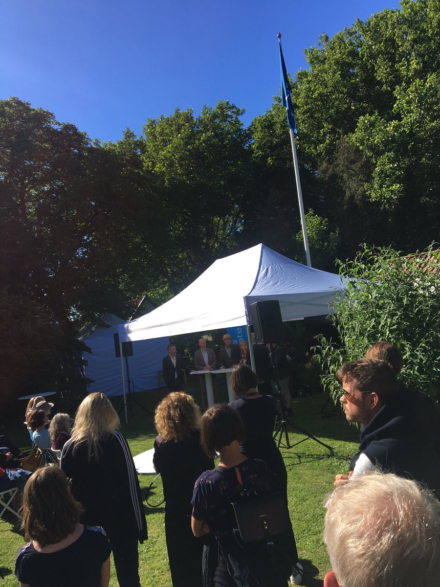 JohanPehrson's tweet photo. Om främmande makters och andra krafter påverkansoperationer. Verkligheten är inte lika klarblå som himlen här i Visby.  #intellecta https://t.co/HZKdgWUwLB