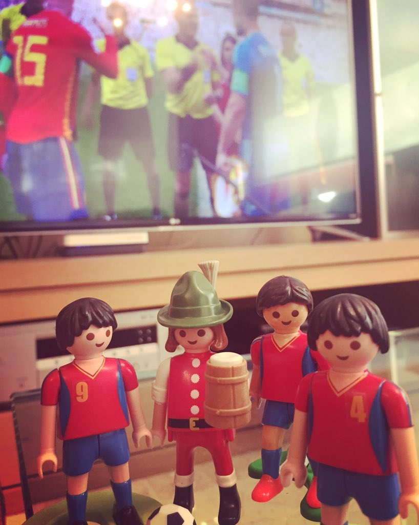 abmillanr's tweet photo. #VamosEspaña #EspañaRusia #cruzcampo #Equipoperfecto #Equipazo #Gambrinus #playmobil #Mundial #Futbol @playmobil @Cruzcampo @ConocePlaymobil @playmobil #cerveza https://t.co/Waic06cLZ4