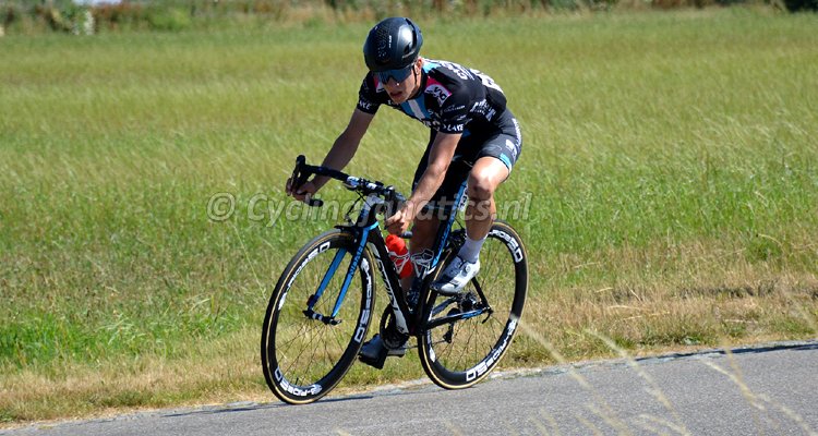 De Duitser Maximiliaan Beyer heeft vanmorgen de derde etappe in de 69e Internationale <a href="/Acht_van_Bladel/">Bestronics Acht van Bladel</a> op zijn naam geschreven. Check (ook voor foto's) cyclingfanatics.nl/maximiliaan-be…