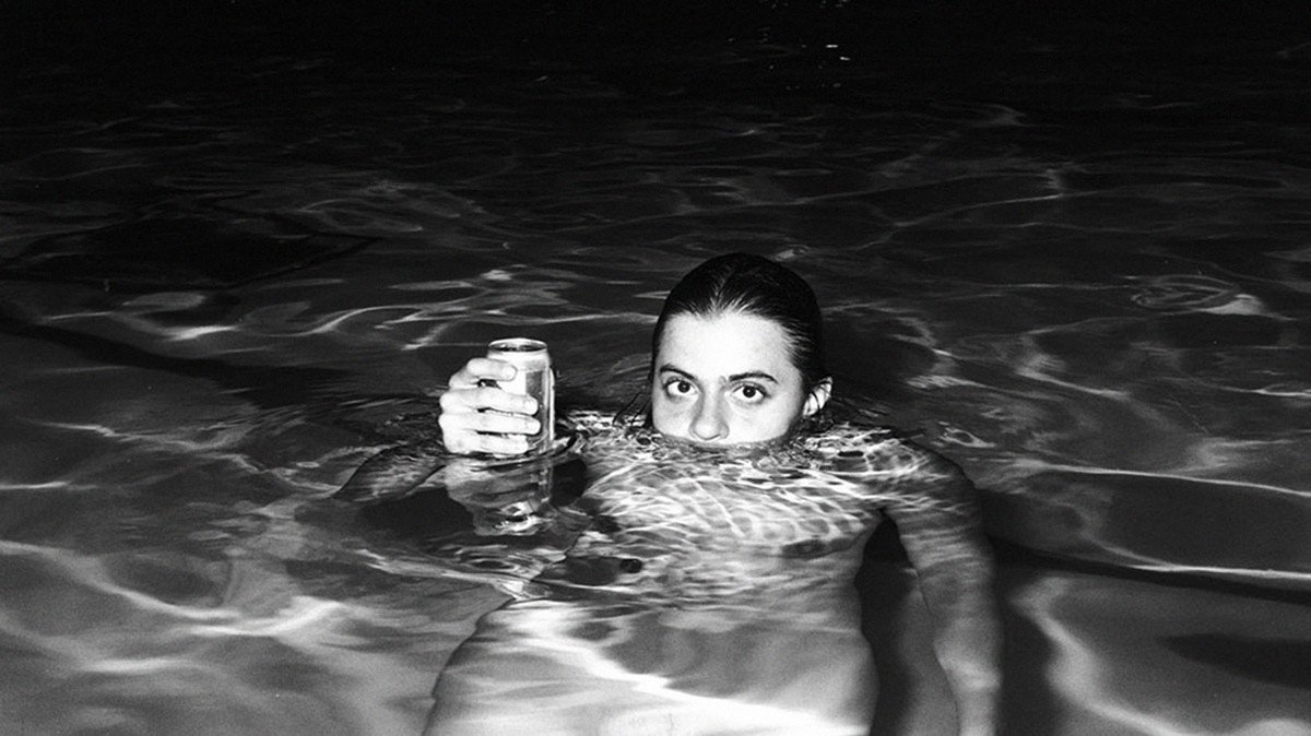 VICE Canada na Twitterze: "Photos of nude midnight pool hopp