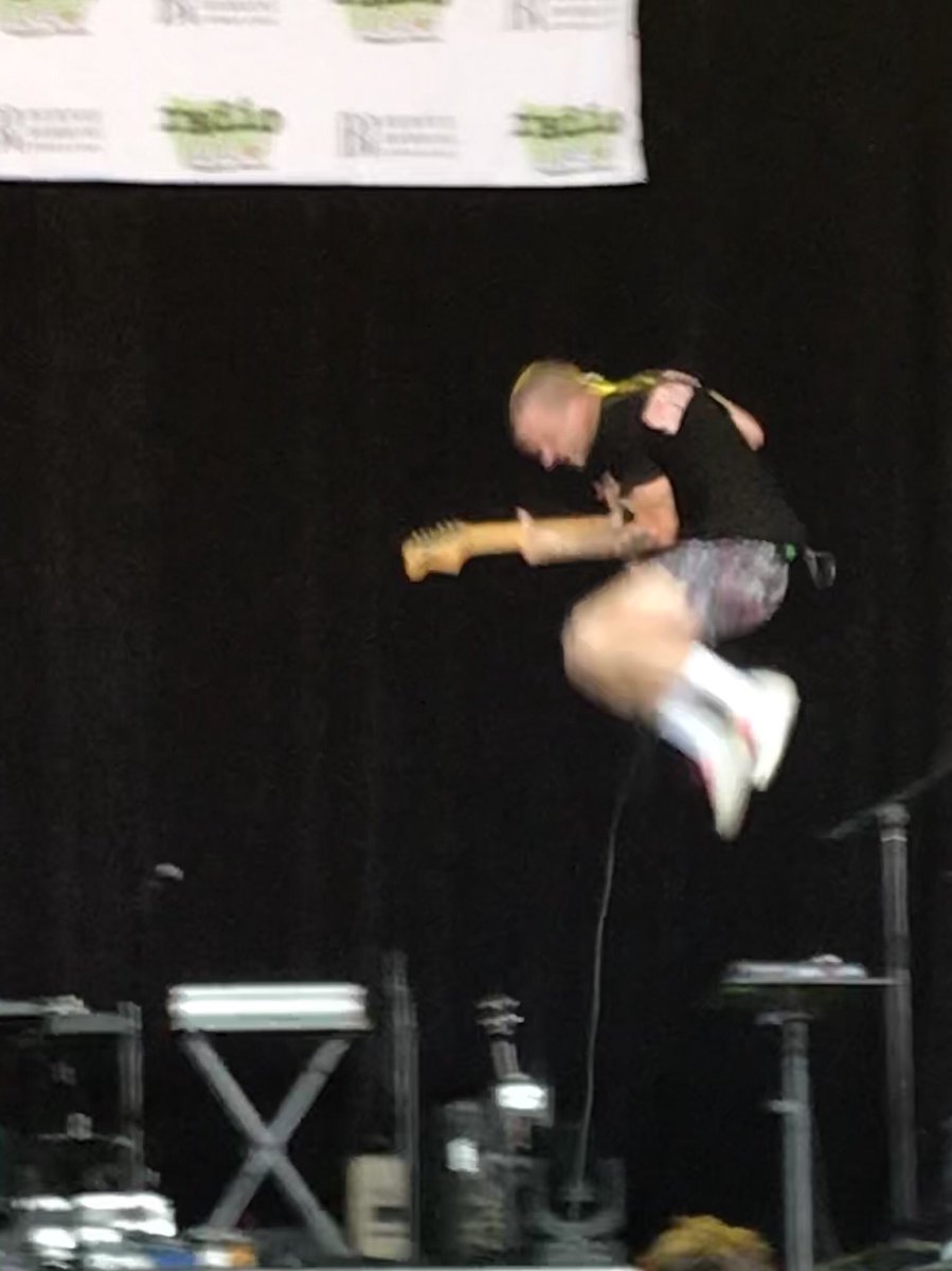 djraykwon's tweet photo. This is what a #rockgod looks like @SirLandonJ @HaydenCoplen @Suwito @SirSly Amazing set at @Radio1045 #1045BDay stole the show!!! https://t.co/logNMU2Zi2