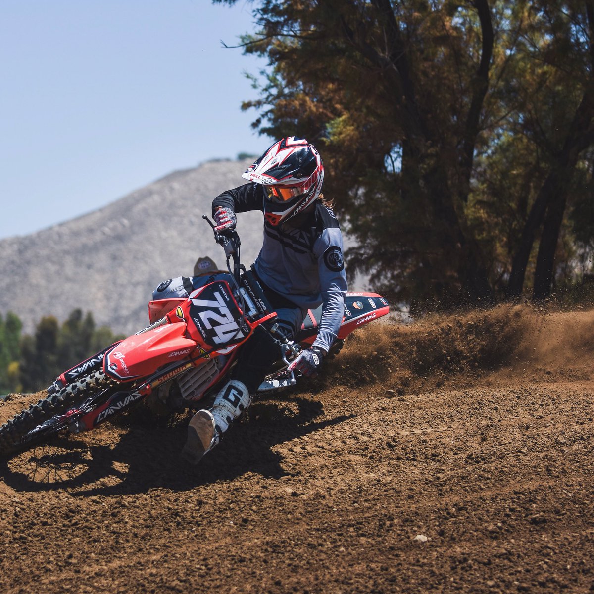Matt_Cordova's tweet photo. The arm pump was real yesterday. But stoked to spin some laps with a solid crew. Thanks for the photo @mrshoffman562 #canvasmx  #ride100percent https://t.co/xXbkTIRTCc