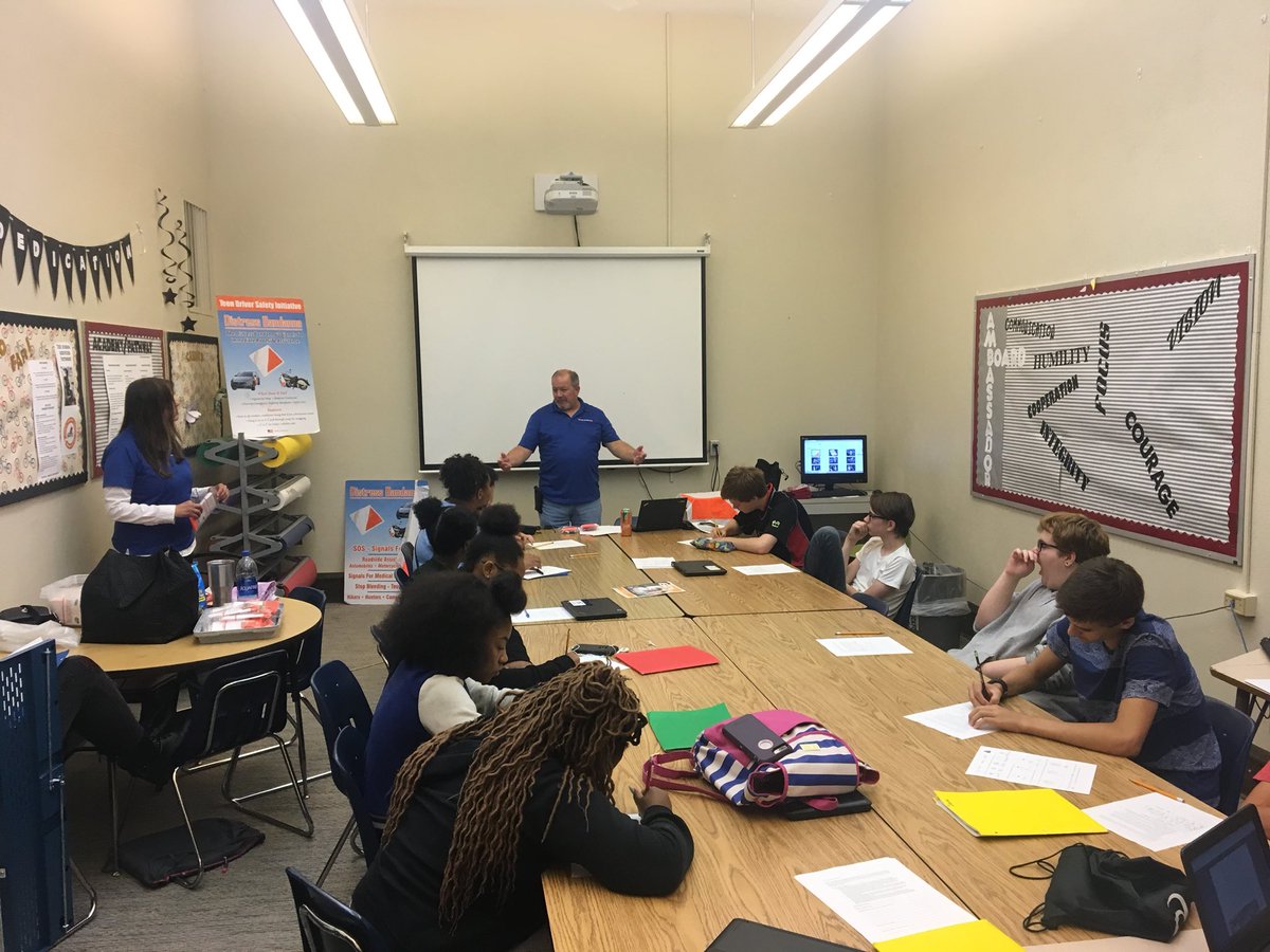RPS205DriverEd's tweet photo. @distresbandanna teaching our students at Roosevelt High School @RPS205 https://t.co/5bca5tLy2y