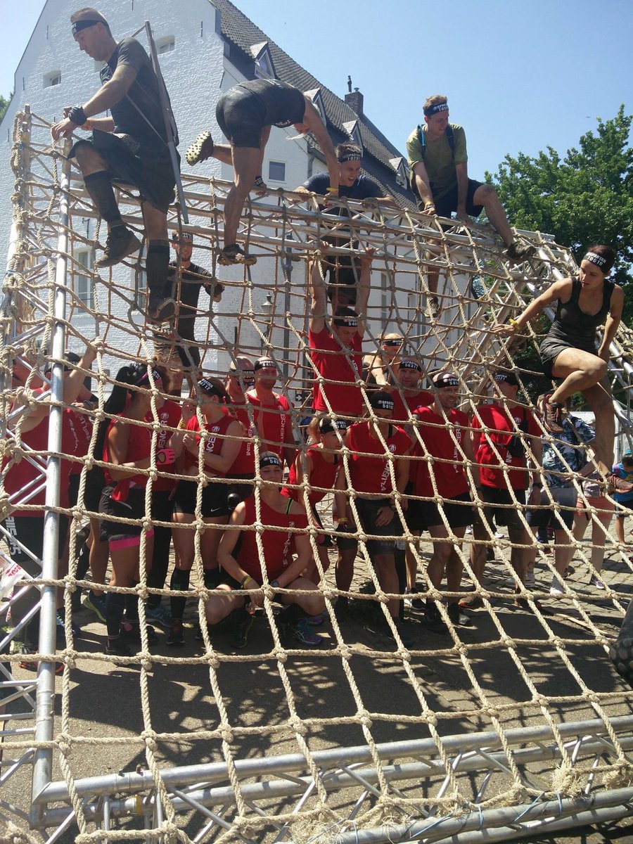 runningsince76's tweet photo. Me climbing over some spartan influencers in maastricht #Spartan #Spartaninfluencer #Maastricht #TeamUp40 #Thrbelgiumuppie https://t.co/6W44IFjUc6