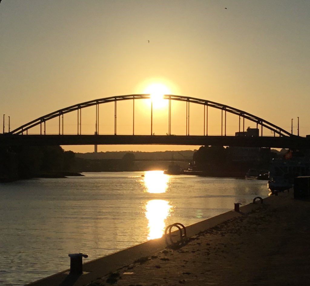 Jan_Scott44's tweet photo. #arnhem #BattleOfArnhem #ArnhemBridge #OperationMarketGarden #WW2 #Airborne #Paratroopers
The sun sets on the memories.... https://t.co/GLmJYkK092