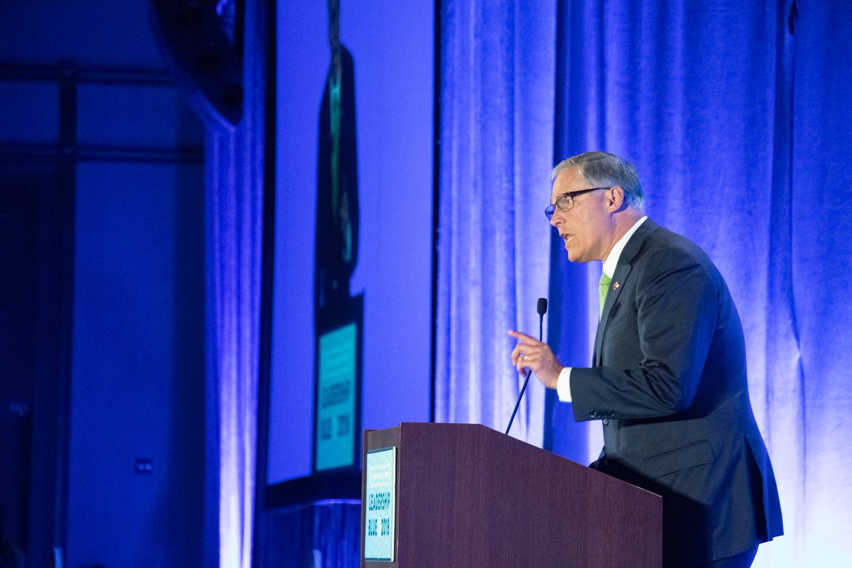 TerrieRizzo's tweet photo. Leaving #LeadBlue18, I am more encouraged and confident than ever before that Florida Democrats are on the path to victory in 2018. Our Democrats heard from all of our exceptional candidates running across the state, up and down the ballot. We will turn Florida, Blue! https://t.co/RDR64nvYrh