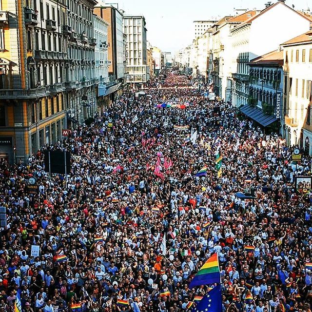 Questa è casa vostra! @beppesala fieri di Milano! #lgbt #gay #loveislove #pride #rainbow #love #life #milano #me #boy #instagay #milanopride #gaypride #l4like #❤️ <a href="/fra/">م</a>.pintus @pridesquaremilano @milanopride @checcorolgbt @famiglie_arcobaleno @arcigay_ ift.tt/2NgsByY