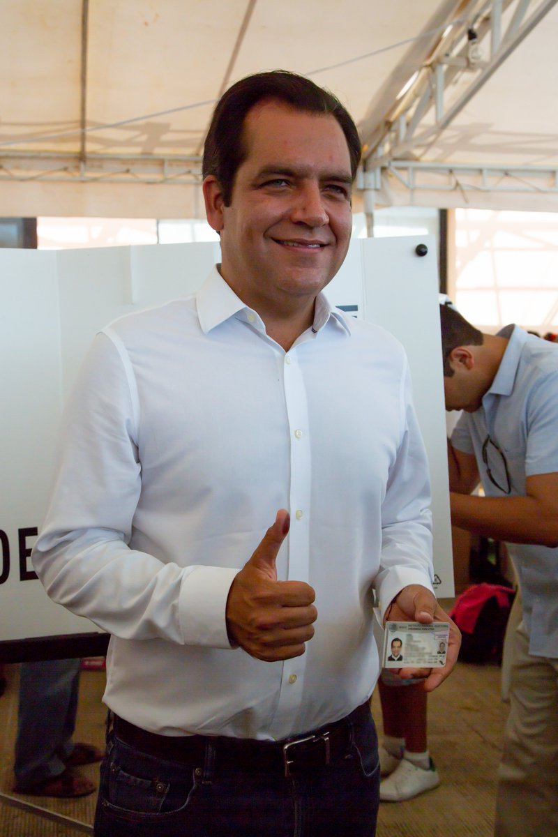 ralbores's tweet photo. Feliz de participar en esta fiesta democrática, gran día para México y para Chiapas #NiMeAsustoNiMeRajo https://t.co/R2WSwi83O6