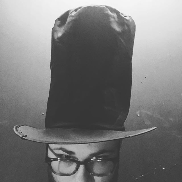 AddisonGrillo's tweet photo. 4 score and 7 years ago... #HonestAbe #Murica #Penny #FiveDollarBill #VampireSlayer https://t.co/OrN7z5UqyZ https://t.co/VAhUeeul55