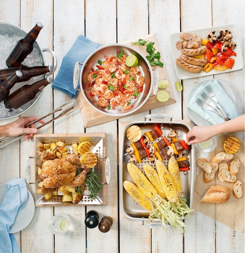 allcladcanada's tweet photo. Happy Canada Day! What better way to celebrate Canada's birthday than #GrillingWithAllClad? Cook up a barbeque feast today and invite some friends over to share the love! #MakeSummerDelicious #OutdoorCookware. βοΈπ https://t.co/OpReOLGgSF https://t.co/8NMFI2I5Na