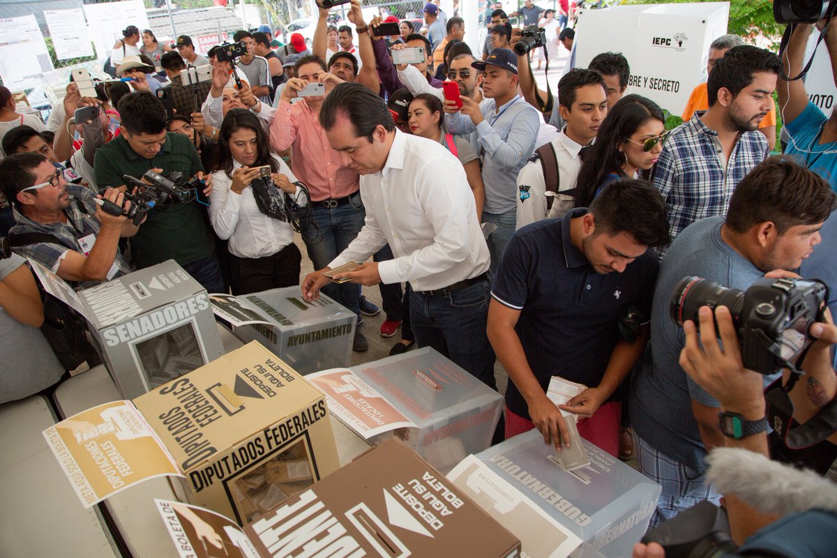 ralbores's tweet photo. Feliz de participar en esta fiesta democrática, gran día para México y para Chiapas #NiMeAsustoNiMeRajo https://t.co/R2WSwi83O6