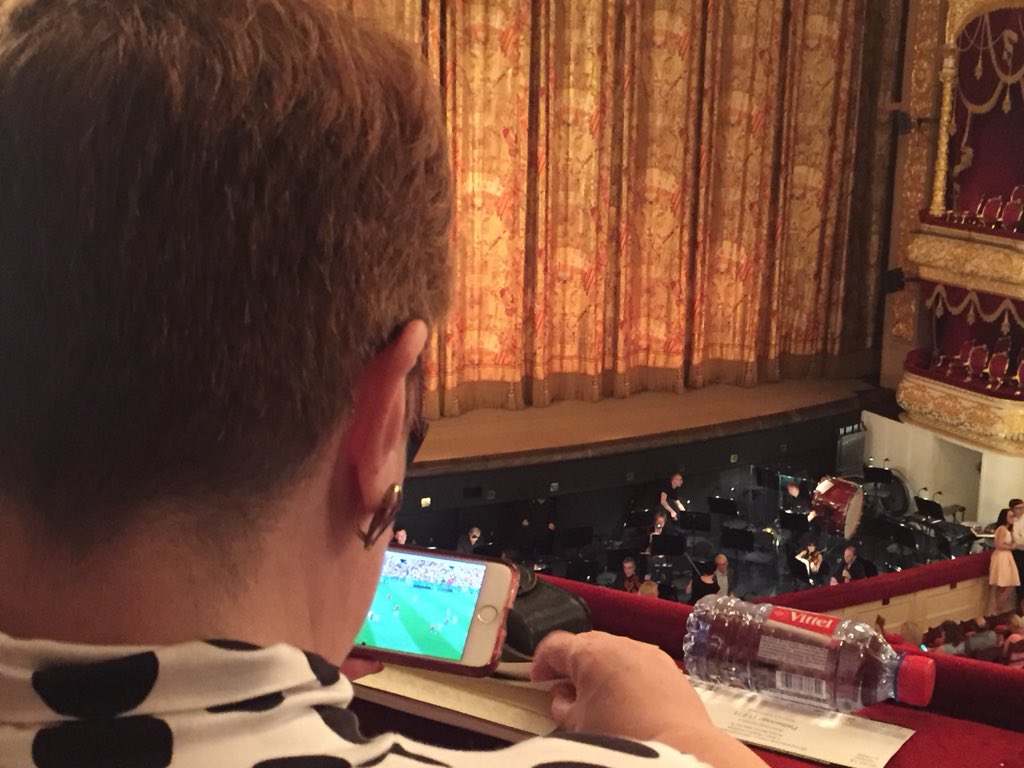 Zu dumm, wenn man schon wieder ins Bolshoi muss, wenn doch gerade Russland spielt.