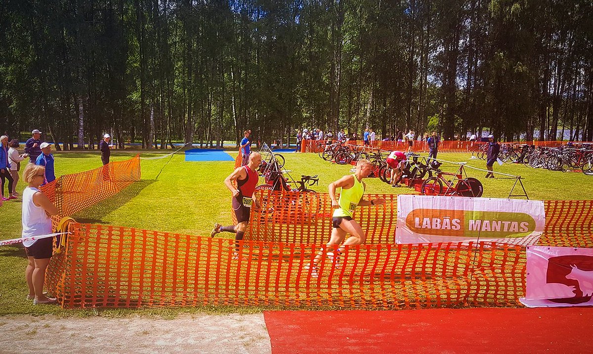 Lappo357's tweet photo. This weekend in #Vaidava #Triathlon. 😎 The referees had a lot of work what to do. And participants as well! #Swimmimg #Cycling #Running
///
Nedēļas nogale Vaidavas triatlonā. Darāmais, ka maz neliekās, gan tiesnešiem, gan dalībniekiem.🏆  #Peldēšana #Riteņbraukšana #Skriešana 😎 https://t.co/4eOrAN82YM