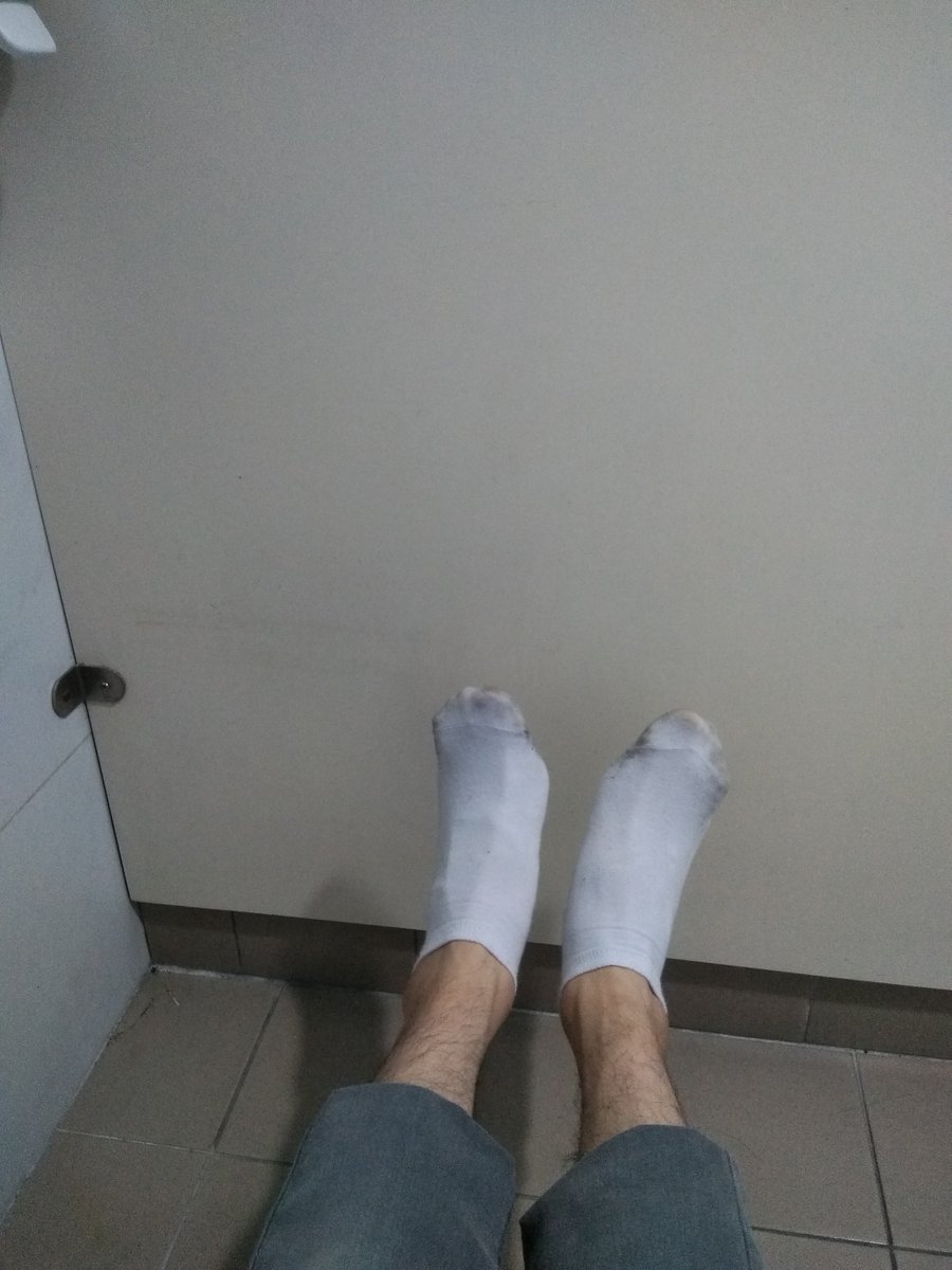 jskibk's tweet photo. 本人推特新開張
特別放上兩張白色短襪照
讓雙腳出來透透氣   😋😋😋 https://t.co/K9Kuy64nPB