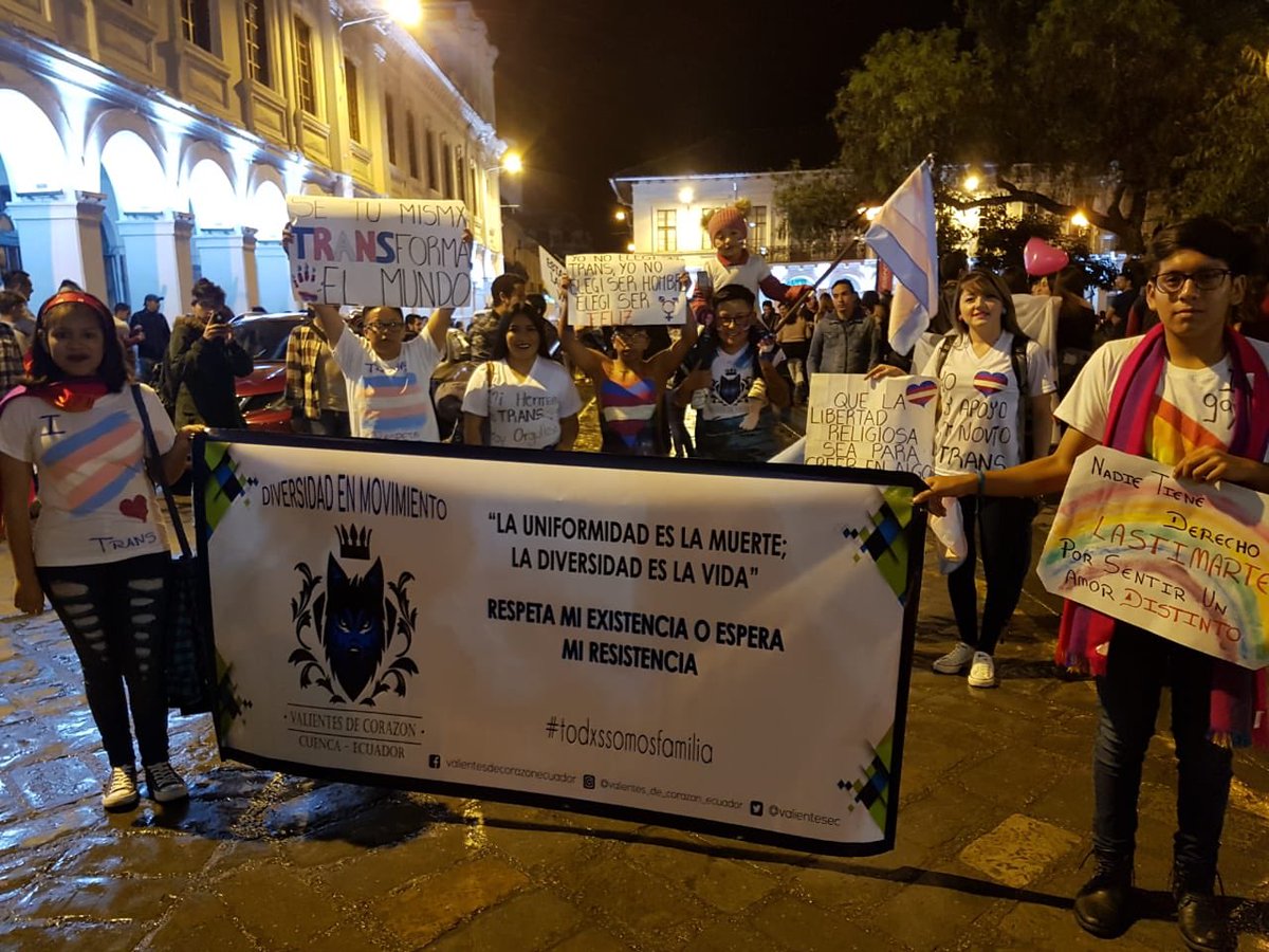 valientescuenca's tweet photo. Por primera vez los #HombresTrans nos sumamos a la marcha por la diversidad en #Cuenca 🌈 Orgullosamente mostramos nuestros rostros para visibilizar nuestra existencia, porque #TodxsSomosFamilia #ValientesCuenca https://t.co/5TxFzt2N6m