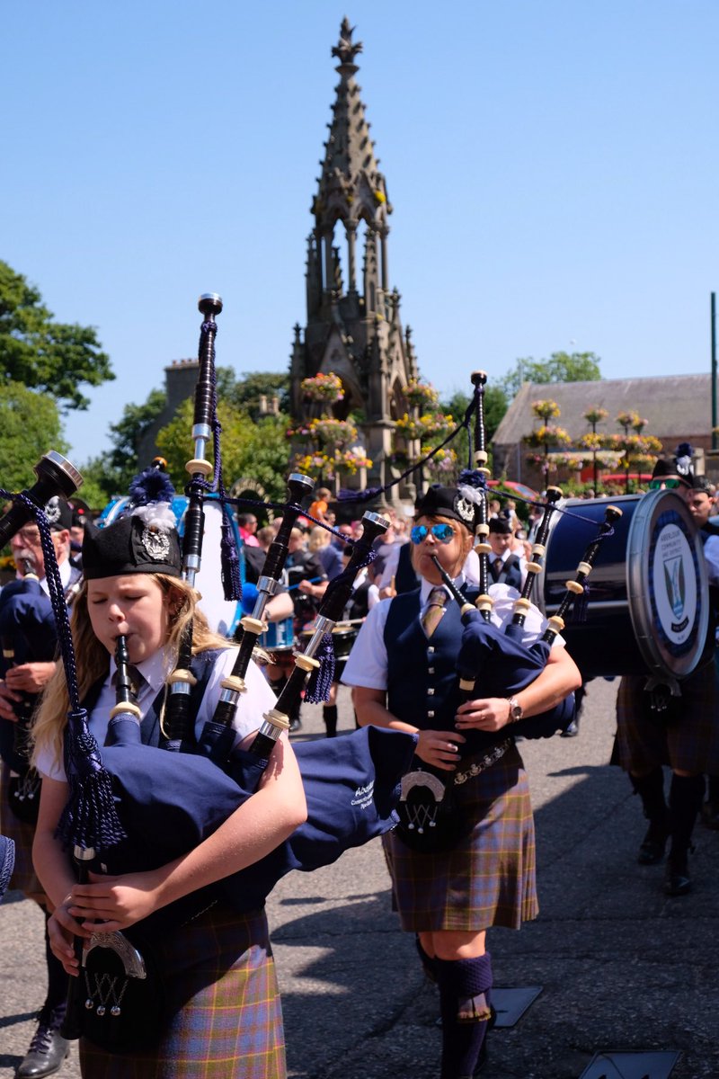 dornoch_firth's tweet photo. A beautiful day yesterday for Tain Gala. #taingala #taingalaweek #community #together #tradition #dornochfirthcaravanpark https://t.co/3LUyKGlbEa