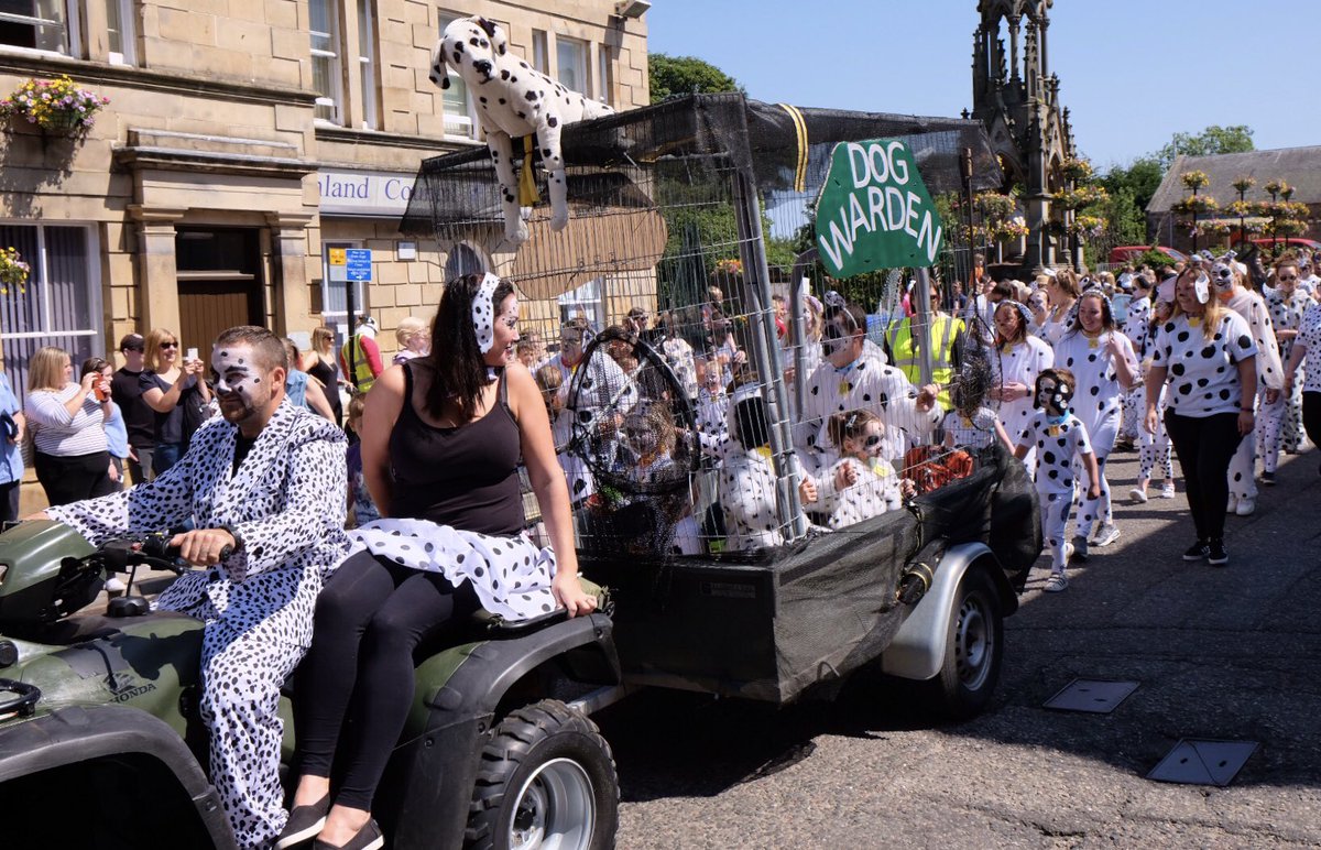 dornoch_firth's tweet photo. A beautiful day yesterday for Tain Gala. #taingala #taingalaweek #community #together #tradition #dornochfirthcaravanpark https://t.co/3LUyKGlbEa