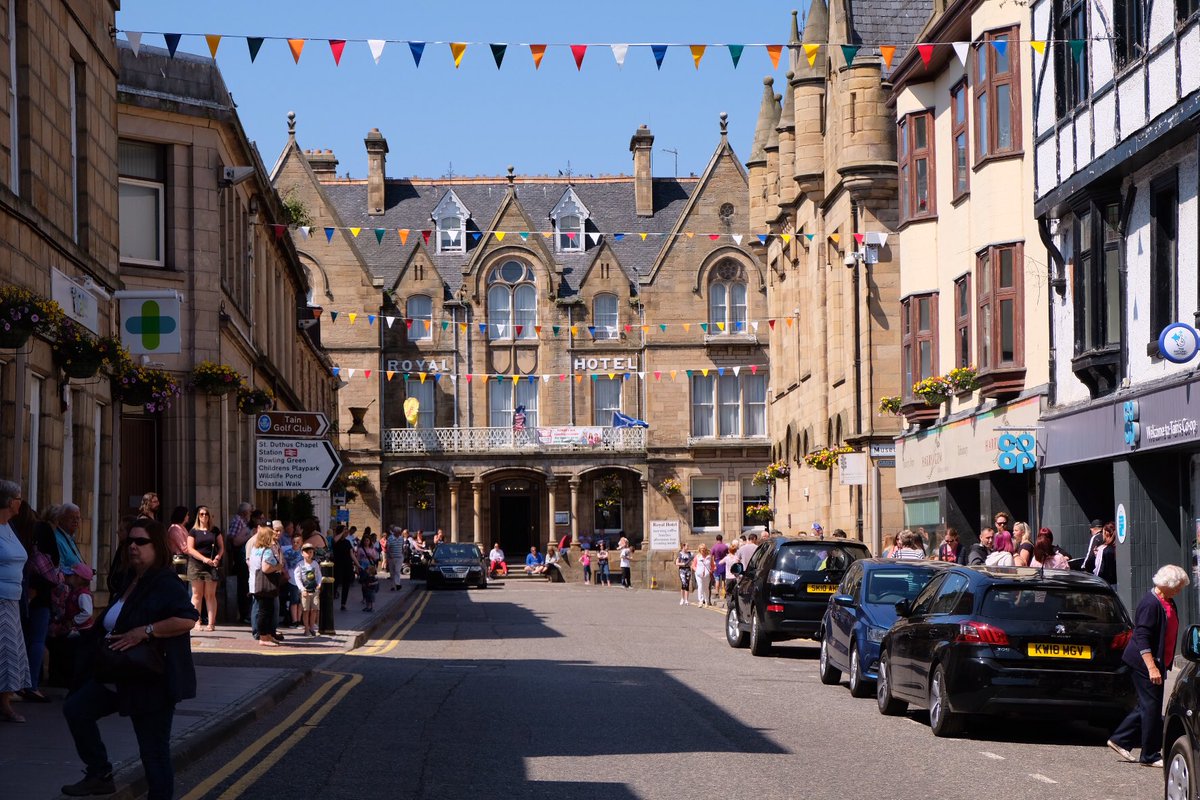 dornoch_firth's tweet photo. A beautiful day yesterday for Tain Gala. #taingala #taingalaweek #community #together #tradition #dornochfirthcaravanpark https://t.co/3LUyKGlbEa