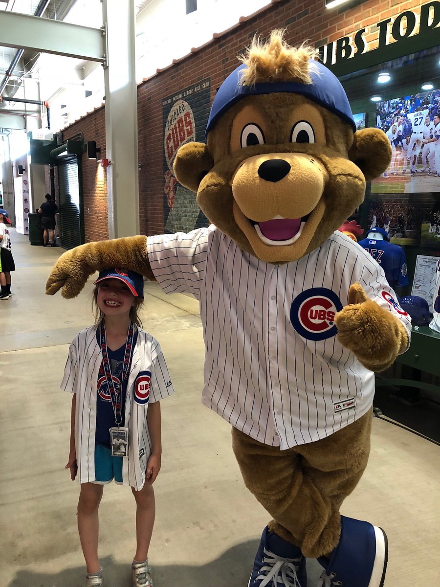 GaryWWillard's tweet photo. Cubs player Meet and Greet! Thanks to @Cubs @ClarktheCub https://t.co/Ln1phwPeGb