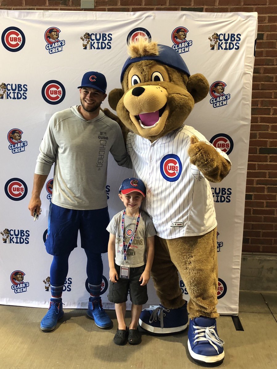 GaryWWillard's tweet photo. Cubs player Meet and Greet! Thanks to @Cubs @ClarktheCub https://t.co/Ln1phwPeGb