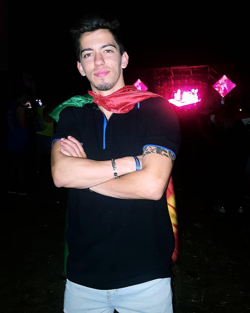 anddresilva10's tweet photo. Tu vês o olhar de quem quer sempre alcança,
quando olhas para mim,
Sinto que tens raiva
#beachparty #praiadoaterro 2/2 🔥 https://t.co/etPBIDIcD1