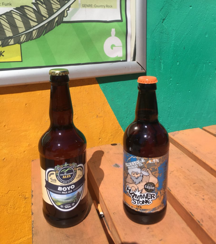 Two of our new craft crackers in the fridge now!🍻
<a href="/CwmAles/">Cwm Rhondda Ales Ltd</a> Boyo Pale ale 🙋‍♂️and <a href="/BluestoneAles/">Bluestone Brewing Co</a> Hammer Stone! 🔨🗻