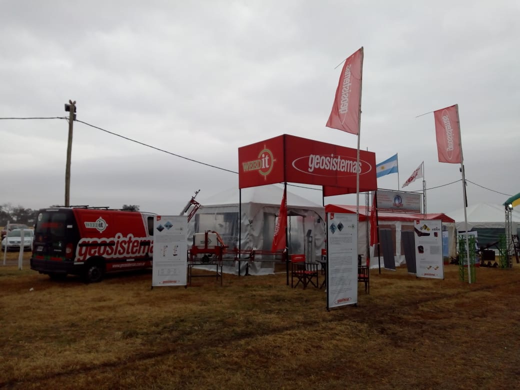 HYoungGEO's tweet photo. ExpoBandera 2018 #santiagodelestero @WEEDit_ #aplicaciondirigida @topconag #pilotosautomaticos #cropspec #eBeeSQ #drones #banderillerossatelitales #dosisvariable. Pasa a conocer los último en #AP @geosistemassrl https://t.co/Yh953uQ5qo