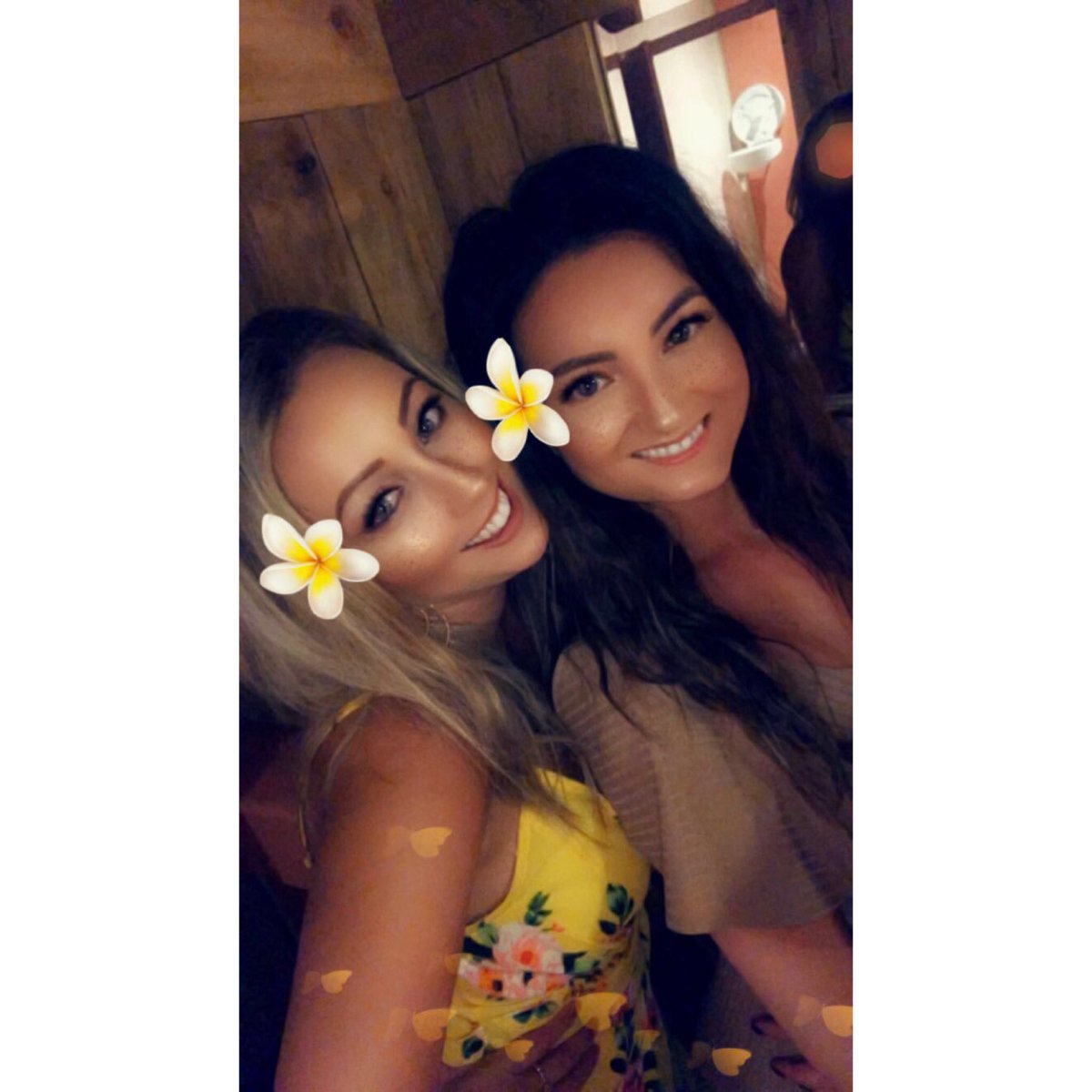 LuciiRosee's tweet photo. These two girls tho 🔥 #workbesties https://t.co/VRDoeJHjGr