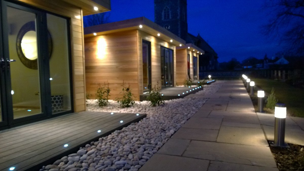 ModularWorksLtd's tweet photo. #Pubs #Restaurants #WeddingVenues #GolfClubs #VisitorAttractions Wondered how many of your customers might sometimes stay over and make a night of it? #Roompods Garden-Bedroom #Accommodation can be a new income stream for your business > https://t.co/jho4PoUfCu #GardenRooms https://t.co/Ol08CsDSr1