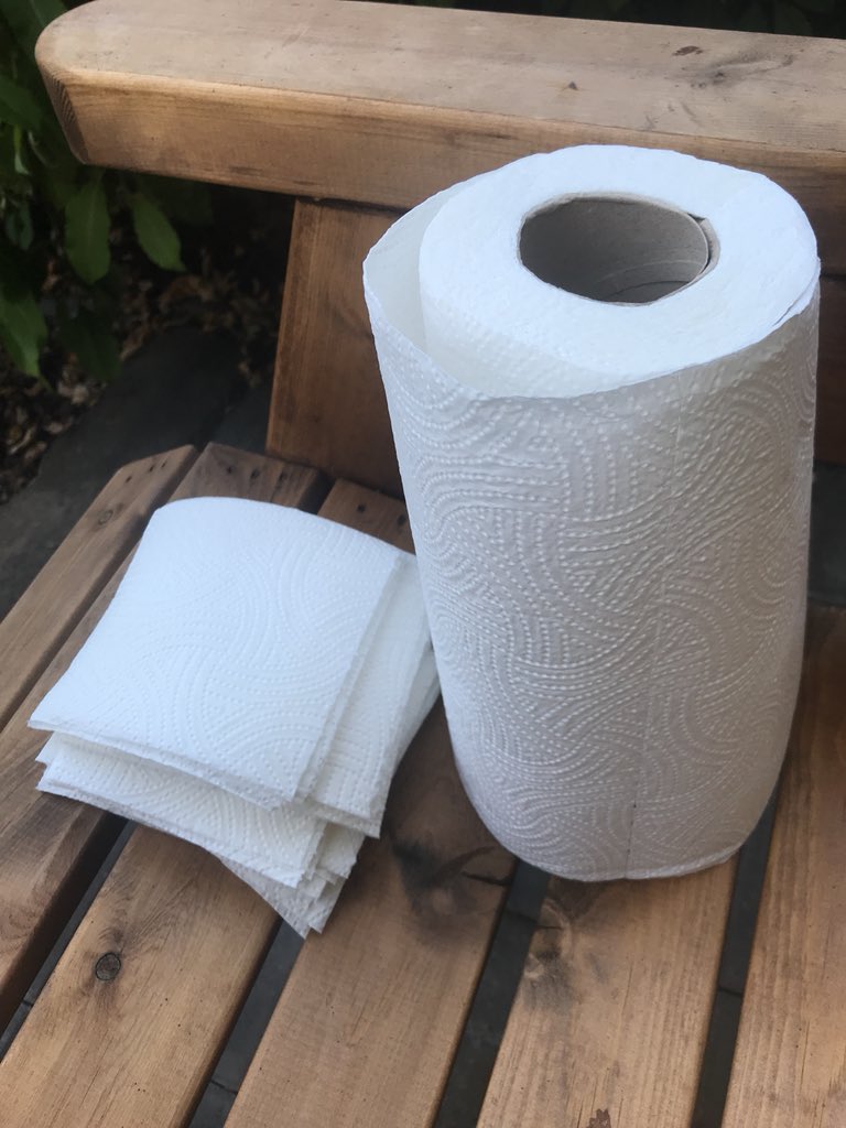 govangal68's tweet image. Just cut some sheets of #kitchenroll into smaller squares to reduce the #anxiety I’ve inherited from my late mum about excessive #kitchenroll use. Thanks to @CannySquirrel ‘s mum for the idea. ❤️ it. Join me in my #reducekitchenrollusage campaign?