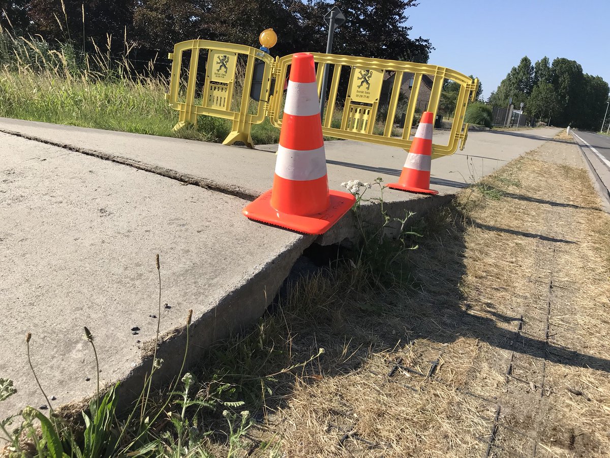 dauwe1's tweet photo. Niet alleen mens en dier maar ook onze infrastructuur kreunt onder de aanhoudende warmte. https://t.co/GPJqzR4JnZ