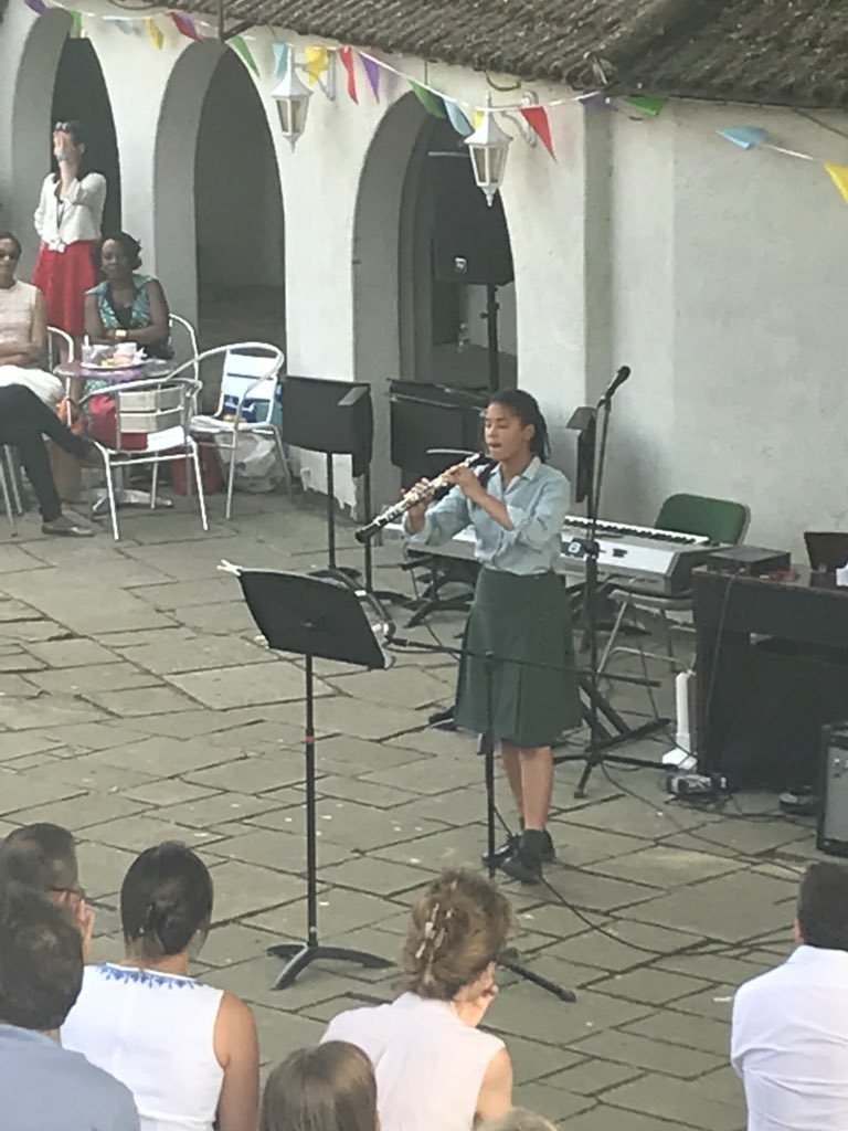 DowneHouse's tweet photo. A really relaxed vibe in Busker’s Corner where we are enjoying some beautiful performances! Well done everyone - it’s not easy when you can see the whites of your audience’s eyes! 👀 #DHFW18 @DowneHouseMusic #buskerscorner https://t.co/DUnLr8yI2V
