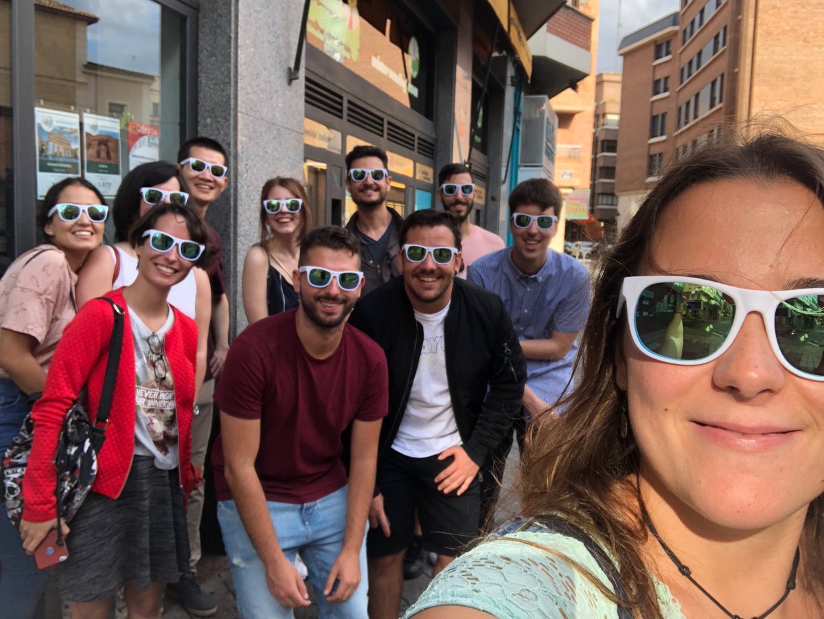⁦<a href="/IMFAHE/">IMFAHE</a>⁩ #imp_valladolid18_c  foto postu con otro grupo #networking