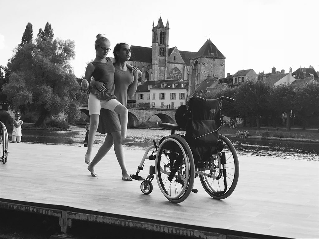 lisagmrs_'s tweet photo. L’handidanse est l’art d’adapter le mouvement afin de le rendre accessible à tous. C’est donner une chance à chacun de s’exprimer. #capdanse https://t.co/rbhNDhVXl9