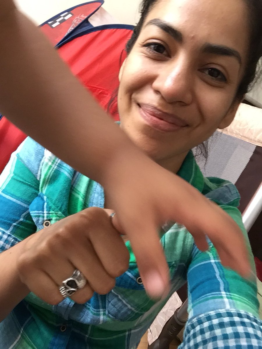KarlaAQSM's tweet photo. Cuando quieres demostrar que eres ciudadana responsable. Pero tienes hijos. 🤦🏻‍♀️ ¿Ya salieron a votar? ¡Quiero ver esos deditos pintados! 👍🏼 #ahoraquesoymamá #elecciones2018 https://t.co/3c5DYhFr1S