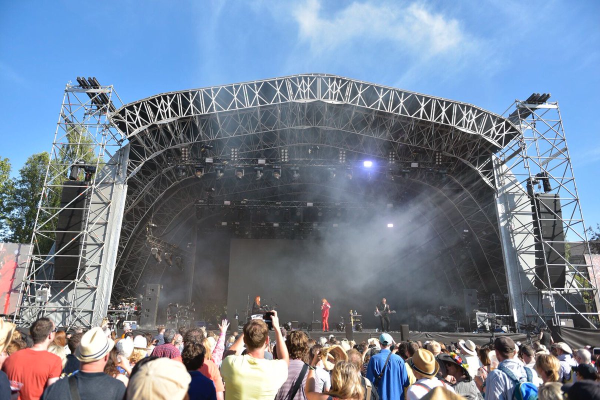 .<a href="/goldfrapp/">Goldfrapp</a> takes the stage at #FiestaXFold day two! 🙌☀️