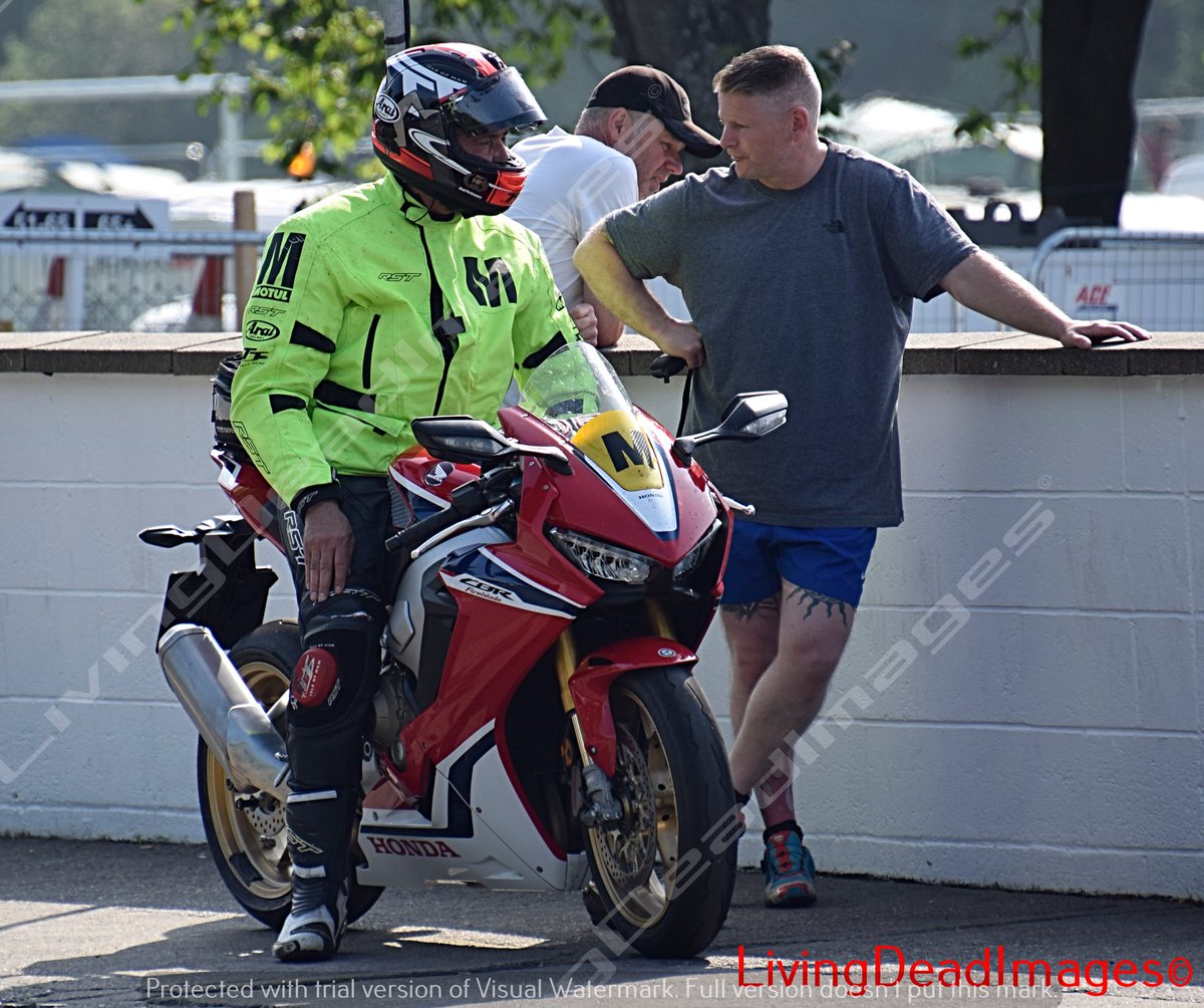 FireStallion666's tweet photo. A couple of the wonderful @iomttmarshals #iomtt2018 #ttmarshals #RoadRacing @MotofestIOMTT @iom_online @RoadRacingLife @roadracingdaily #nikon #tagifyouknow #livingdeadimages https://t.co/aS4QNtg4uR