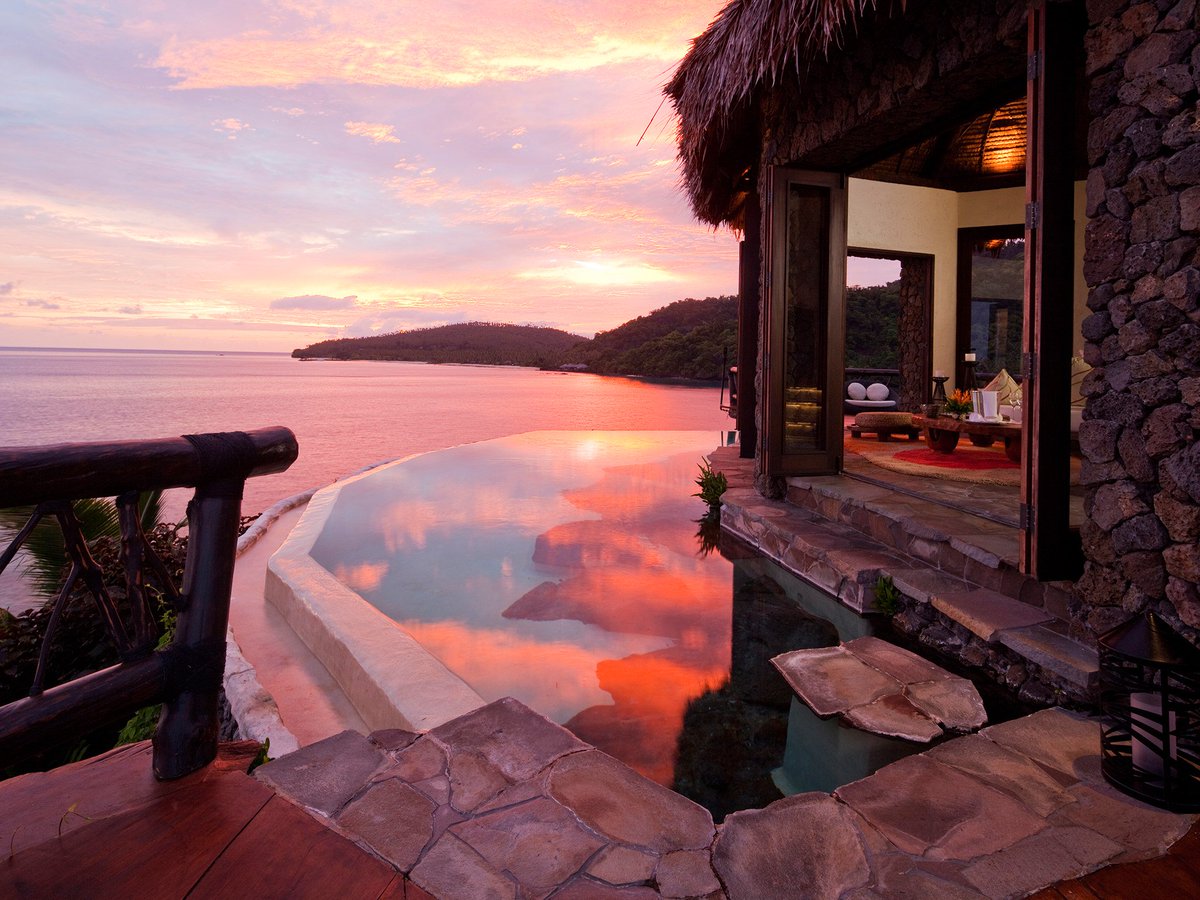 CNTraveler's tweet photo. These are the 50 best resorts in the world https://t.co/lgH7xnamOI https://t.co/ikskTgGs6E