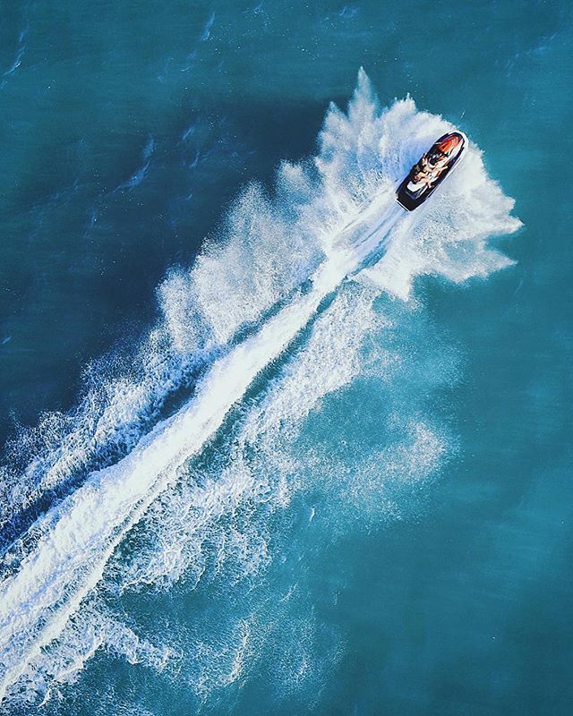 svvyfive's tweet photo. Jetting through South Beach 🌊 🚁 | 📸 by @boboJetting through South Beach 🌊 🚁 | 📸 by @bobo https://t.co/BId7qIuag1