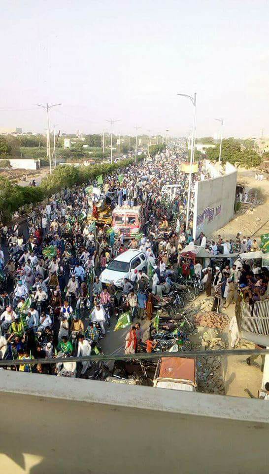owais_razaa's tweet photo. #HistoricMarch #TLP #Vote4Crane #Vote4Deen #Vote4TLP #AllamaKhadimHussainRizvi #LabbaikYaRasoolAllah #NA246 #KhiRizviKa #Election2018 #KhiWelcomesRizvi https://t.co/Ll8nbn7HjC