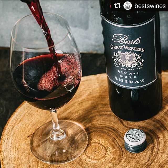 LittlePeacockIm's tweet image. Sunday Solution. #95Points from #JamesHalliday at @winecompanion. Cool climate, great price, sure to hit the spot. Best paired with a novel. 📖
-
-
-
#shiraz #greatwestern #bestswines #coolclimate #victorianwines #redwine #sundayvibes #sundayreads #su… ift.tt/2KzPbRu