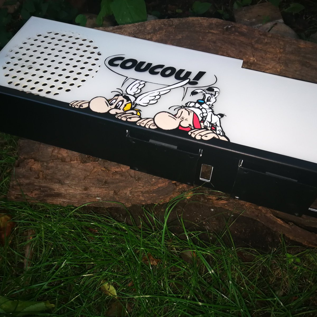 Madmodding1's tweet photo. Cache alimentation pour Cooler Master Storm Stryker modifié. Design personnalisé Astérix et Obélix Coucou^^
#psucover #coolermasterfr #coolermaster #asterix #obelix #bd #comics #design #custom #modding #moddingpc #frenchtouch #hello #bordeaux https://t.co/Q3p3FQ57T2