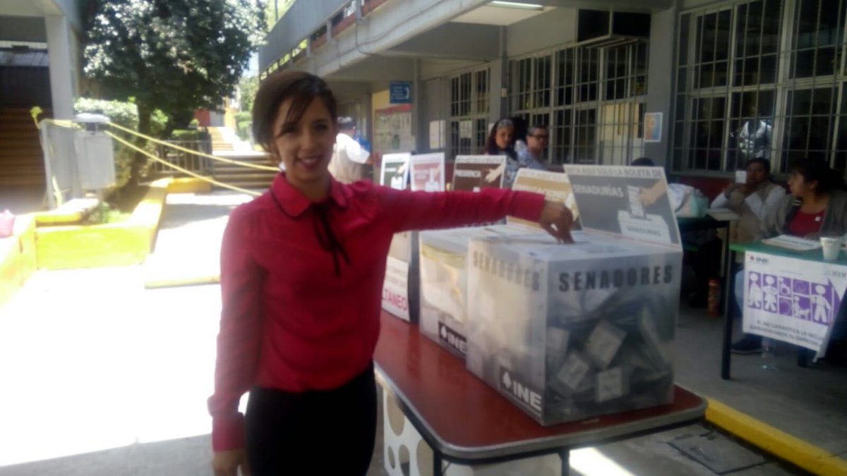 viaradical's tweet photo. Acompañamos a votar a nuestra compañera Zaira Montoya Valenzuela.  
#70/30 https://t.co/DwW4vwSmRD