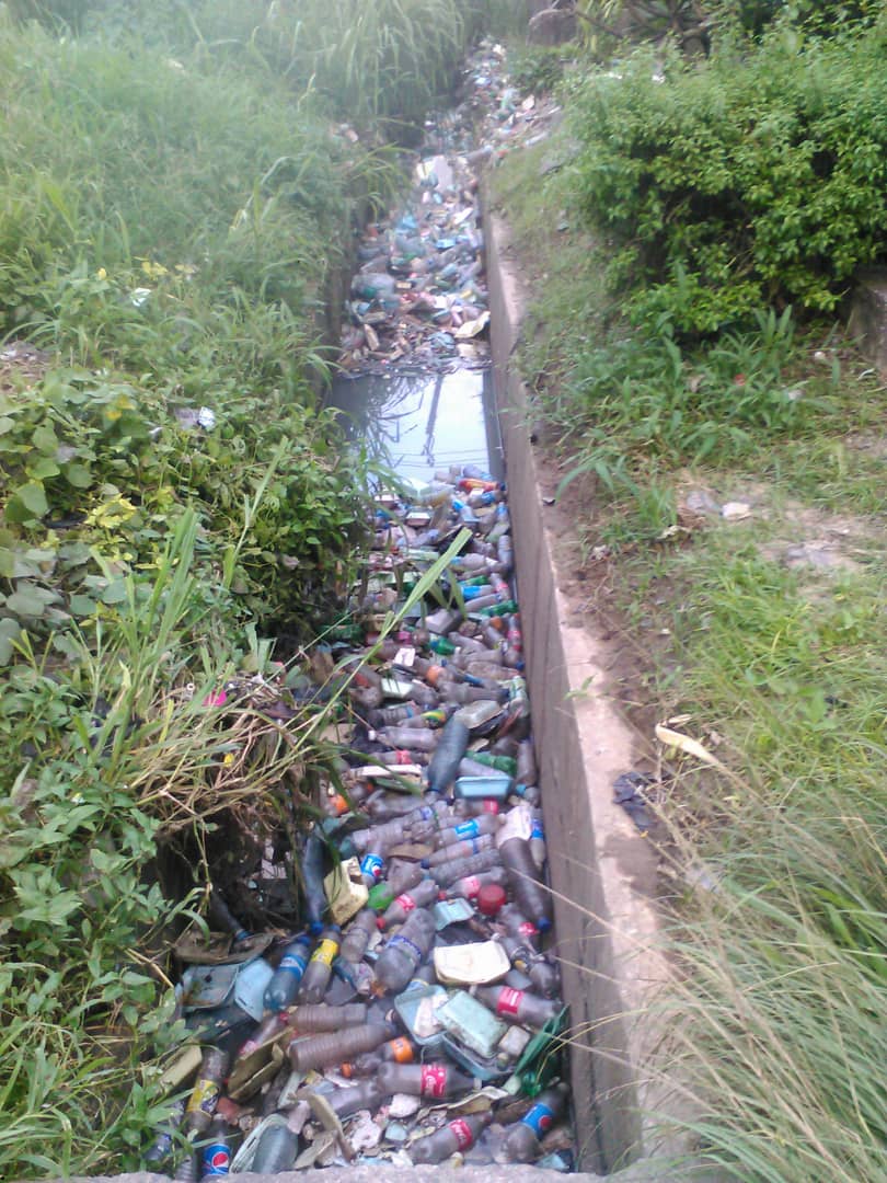 myEmyWEALTH's tweet photo. 26hours after #PickThatTrash activities yesterday.
There are 2 canals BTW college of health & school of nursing. #TrashHaters worked on the 1st 1, SEE THE DIFFERENCE! Hopefully we would work on 2nd 1 this week with more volunteers #BeatPlasticPollutionChallenge #WeAreVerdantπͺ@UN https://t.co/wmH9PVUc5k