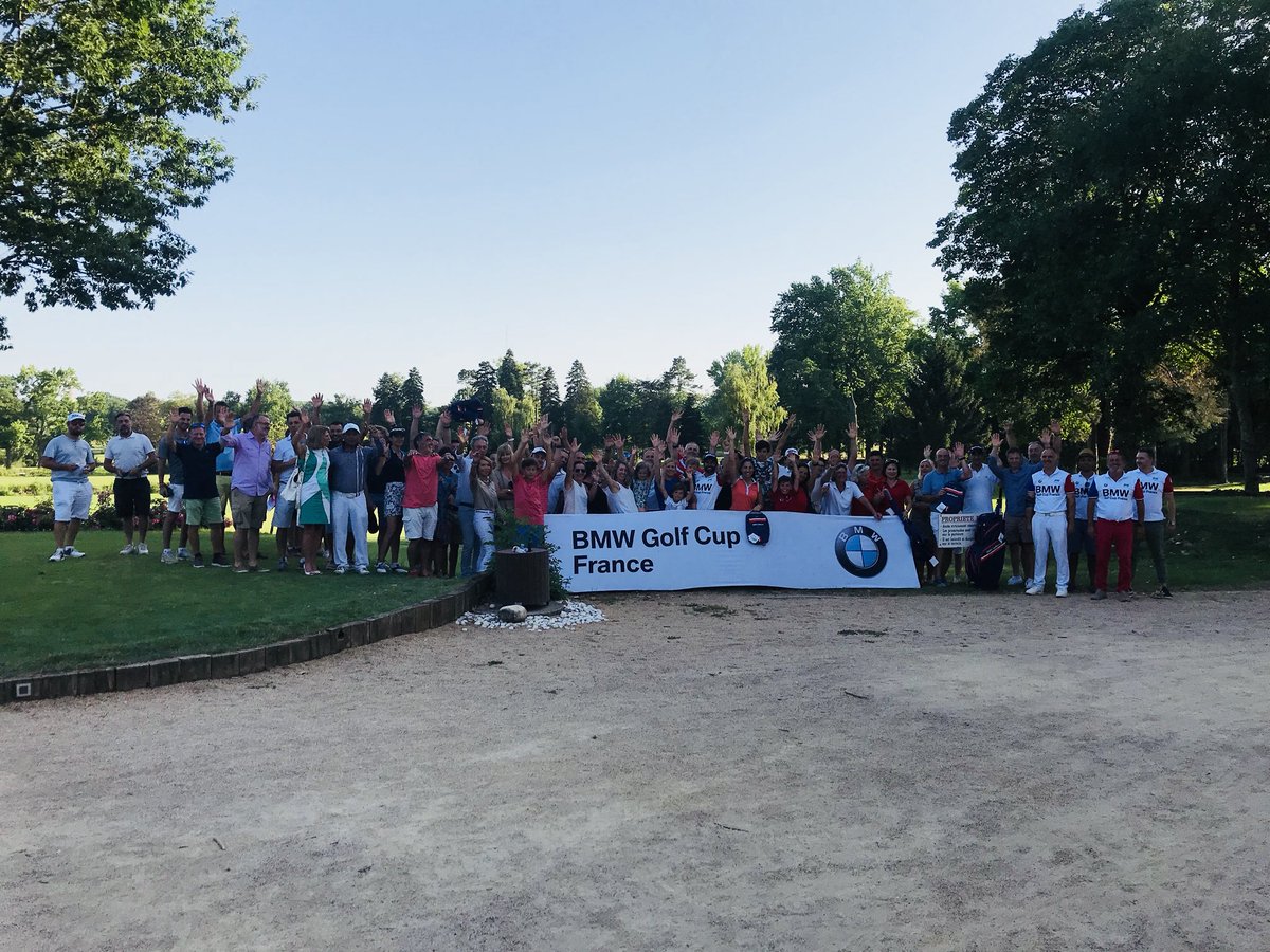 AltitudeBMWMINI's tweet image. #WeAreAltitude 

⛳️ 3ème étape de la #BMWGolfCupFrance avec le #GroupeAltitude et #Altitude69Villefranche au #Golf de Mionnay 

⛳️ Remise des prix 🏆 ... et PHOTO DE FAMILLE !!!