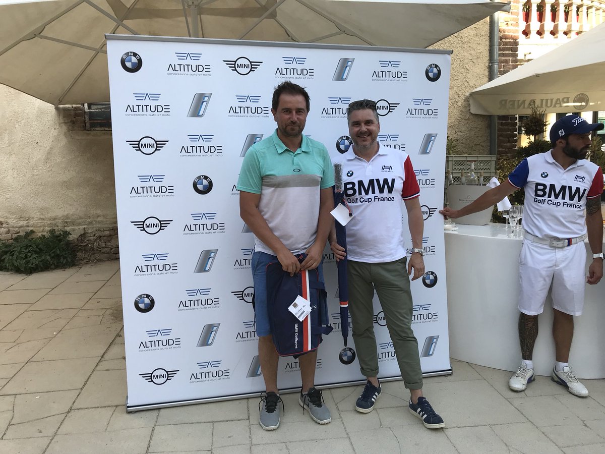 AltitudeBMWMINI's tweet image. #WeAreAltitude 

⛳️ 3ème étape de la #BMWGolfCupFrance avec le #GroupeAltitude et #Altitude69Villefranche au #Golf de Mionnay 

⛳️ Remise des prix 🏆 ... et PHOTO DE FAMILLE !!!